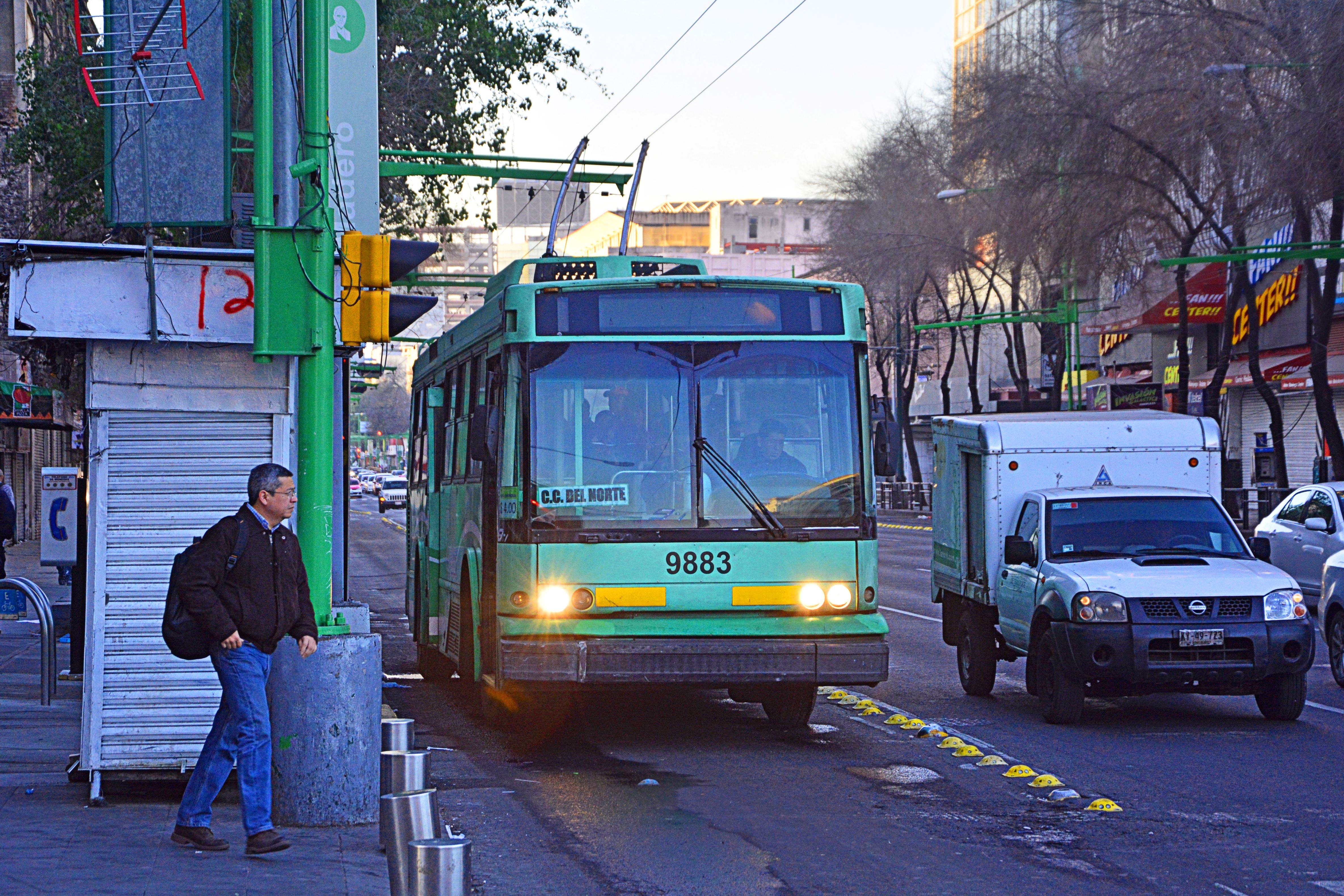 Mex-trolleybus-shutterstock_1046099074-SMALL